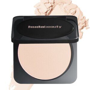 HUDA BEAUTY  Easy Bake Airbrush Matte Pressed Setting Powder in Peach Cupcake